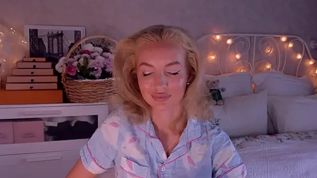 aestetick online show from 10-17-25, 07:00