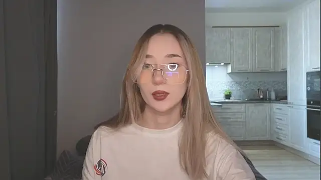 Snapshot of VikiSea chatting on 03-07-25, 01:07 VikiSea online show from 03-07-25, 01:07