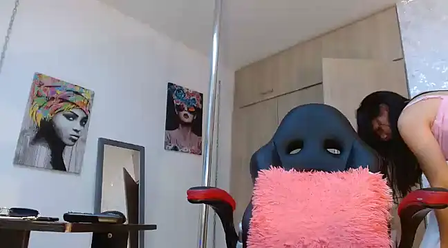 PaulinaRubio  online show from 12-28-24, 07:11