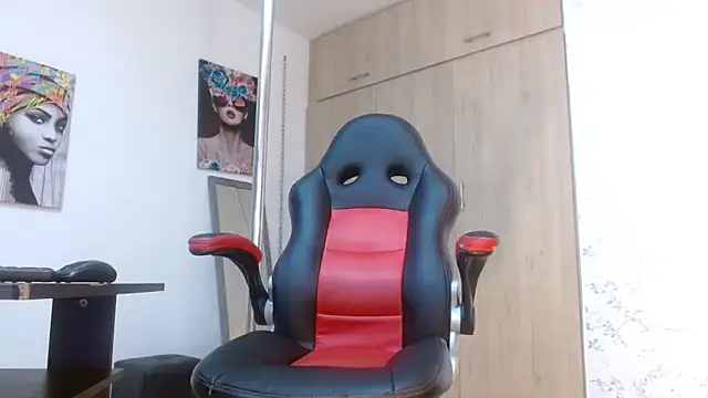 PaulinaRubio  online show from 01-07-25, 10:19