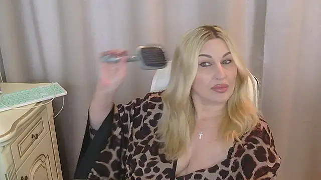 Snapshot of FOX-ME chatting on 03-31-26, 05:08 FOX-ME online show from 03-31-26, 05:08
