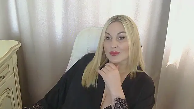 Snapshot of FOX-ME chatting on 05-07-26, 06:41 FOX-ME online show from 05-07-26, 06:41