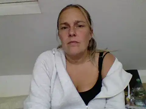 scrummymummy2 online show from 09-21-25, 08:32