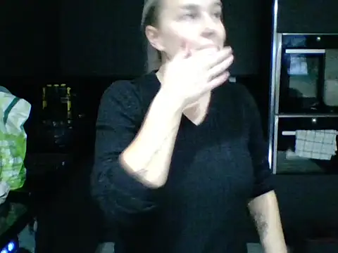 scrummymummy2 online show from 12-16-25, 09:25