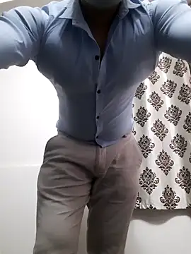 Snapshot of Guyinshortss chatting on 02-20-26, 07:25 Guyinshortss online show from 02-20-26, 07:25