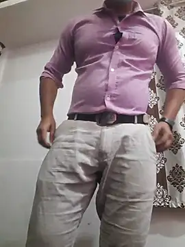 Snapshot of Guyinshortss chatting on 02-21-26, 08:10 Guyinshortss online show from 02-21-26, 08:10