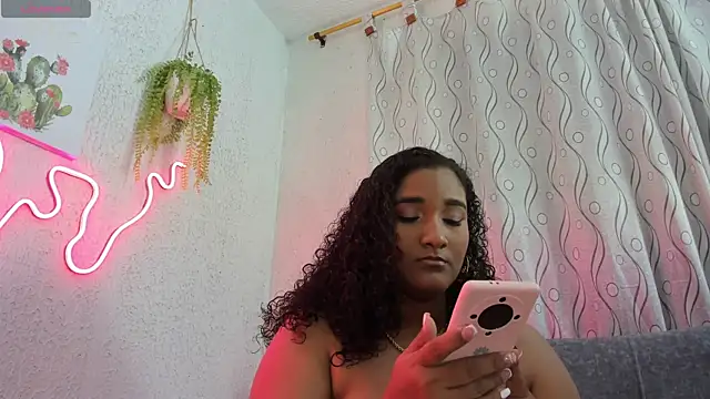 Snapshot of samanthaeliott22 chatting on 10-03-25, 03:03 samanthaeliott22 online show from 10-03-25, 03:03