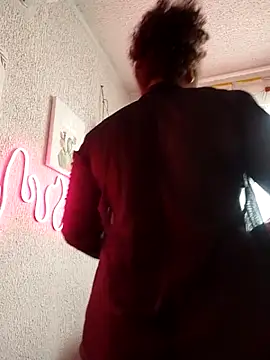 Snapshot of samanthaeliott22 chatting on 10-12-25, 05:12 samanthaeliott22 online show from 10-12-25, 05:12