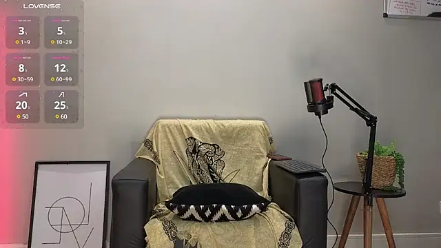 Snapshot of Brownfitbabyy chatting on 02-18-25, 10:14 Brownfitbabyy online show from 02-18-25, 10:14