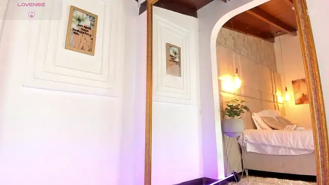 AlessiaLondon online show from 03-07-25, 06:46