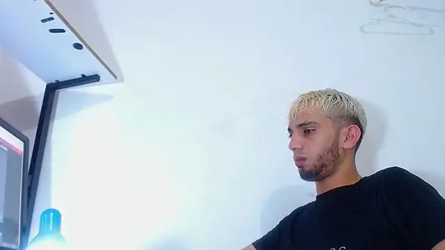 Snapshot of Gregory_hard chatting on 09-22-25, 11:07 Gregory hard online show from 09-22-25, 11:07