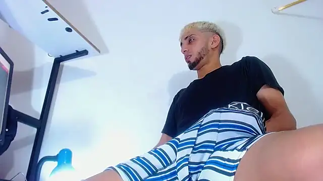 Snapshot of Gregory_hard chatting on 09-27-25, 11:21 Gregory hard online show from 09-27-25, 11:21