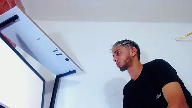 Snapshot of Gregory_hard chatting on 10-25-25, 11:54 Gregory hard online show from 10-25-25, 11:54