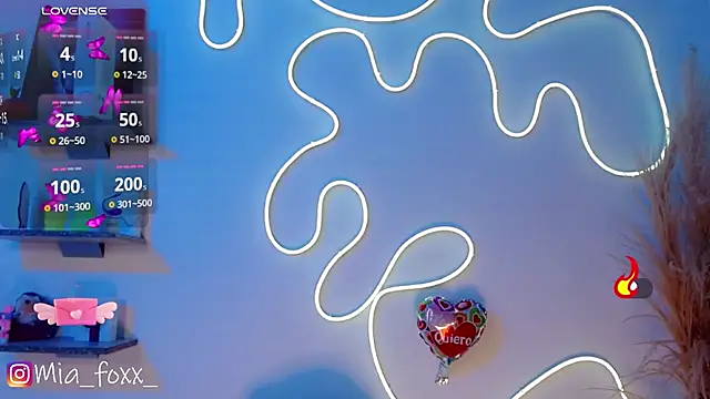 Mia foxx  online show from 03-04-25, 12:07