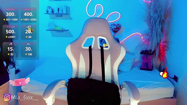 Mia foxx  online show from 03-20-25, 12:08