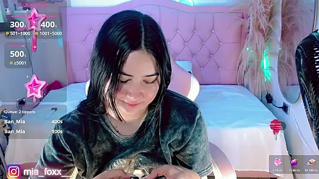 Mia foxx  online show from 10-05-25, 10:07