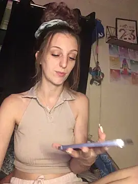 Snapshot of indie-rayne chatting on 12-16-24, 09:31 indie-rayne online show from 12-16-24, 09:31