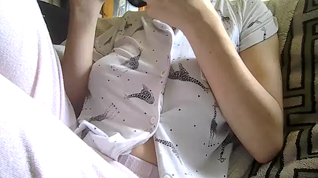 Snapshot of indie-rayne chatting on 06-30-26, 11:44 indie-rayne online show from 06-30-26, 11:44