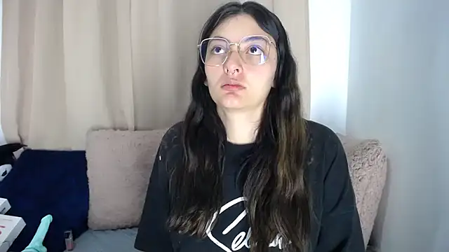 lessliee22  online show from 04-04-26, 07:50