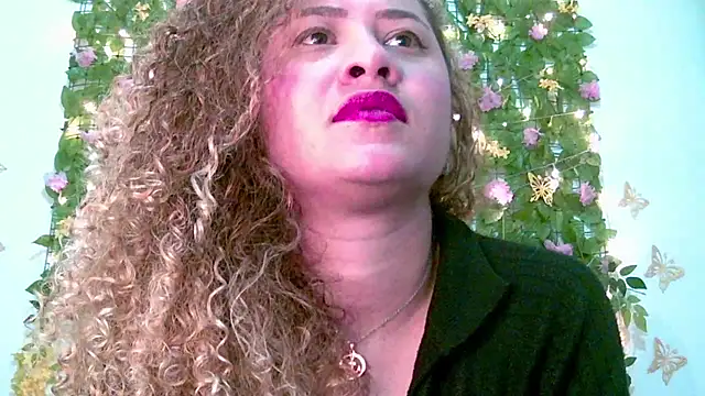 Snapshot of Crysrus chatting on 03-18-26, 02:15 Crysrus online show from 03-18-26, 02:15