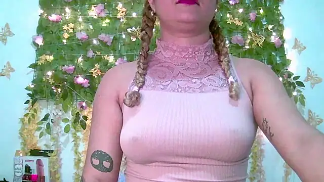 Snapshot of Crysrus chatting on 03-22-26, 12:03 Crysrus online show from 03-22-26, 12:03