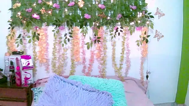 Snapshot of Crysrus chatting on 03-31-26, 07:25 Crysrus online show from 03-31-26, 07:25