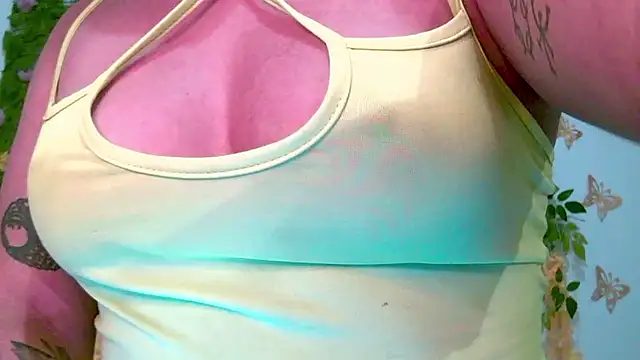 Snapshot of Crysrus chatting on 04-15-26, 12:17 Crysrus online show from 04-15-26, 12:17