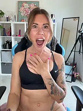 Snapshot of Lara_Bergmann chatting on 03-24-26, 10:20 Lara Bergmann online show from 03-24-26, 10:20