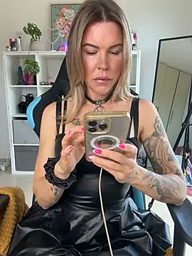 Snapshot of Lara_Bergmann chatting on 03-29-26, 09:53 Lara Bergmann online show from 03-29-26, 09:53