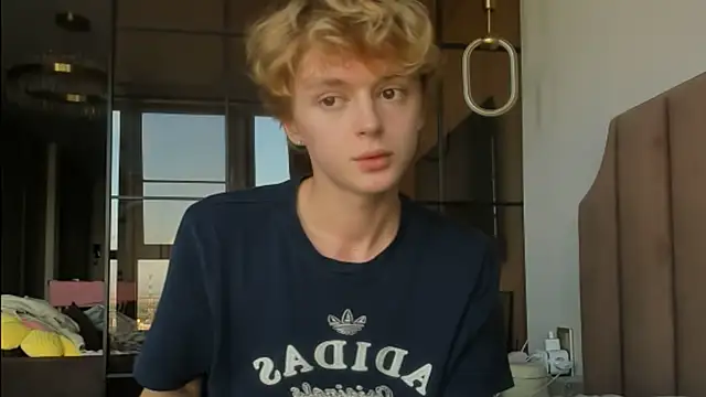 agelandreww online show from 05-12-26, 03:53