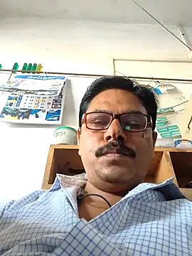Snapshot of Srmotrs chatting on 05-04-26, 12:01 Srmotrs online show from 05-04-26, 12:01
