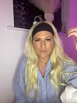 Snapshot of Arabellalee23 chatting on 01-07-25, 11:14 Arabellalee23 online show from 01-07-25, 11:14