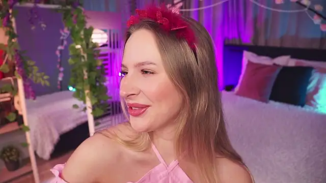 Snapshot of AnnLevine chatting on 02-14-25, 06:02 AnnLevine online show from 02-14-25, 06:02