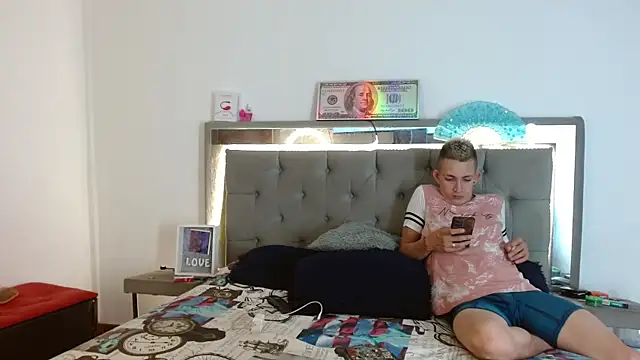 parejacaliente20154 online show from 01-11-25, 12:07