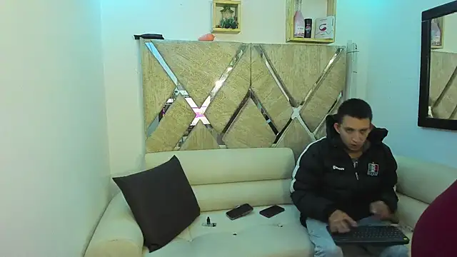 parejacaliente20154 online show from 05-02-26, 10:31