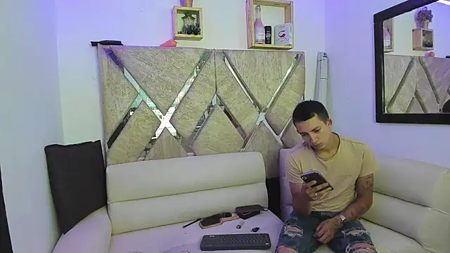 parejacaliente20154 online show from 05-04-26, 10:33