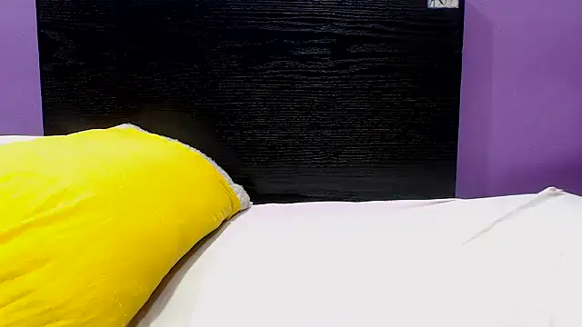 YELLOWBUSTYMELLONS online show from 11-24-25, 05:29