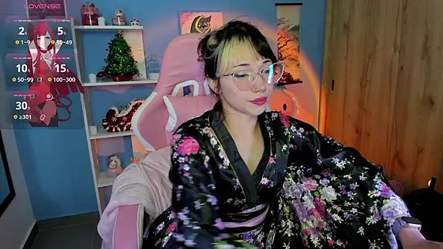 Snapshot of Artic_love chatting on 01-12-25, 06:39 Artic love online show from 01-12-25, 06:39