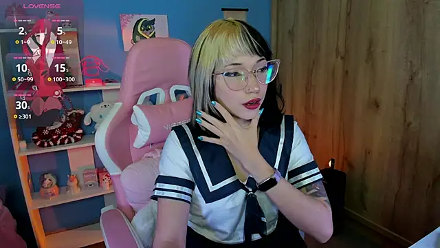 Snapshot of Artic_love chatting on 02-06-25, 06:29 Artic love online show from 02-06-25, 06:29