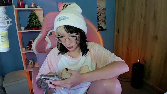 Snapshot of Artic_love chatting on 03-04-25, 07:08 Artic love online show from 03-04-25, 07:08