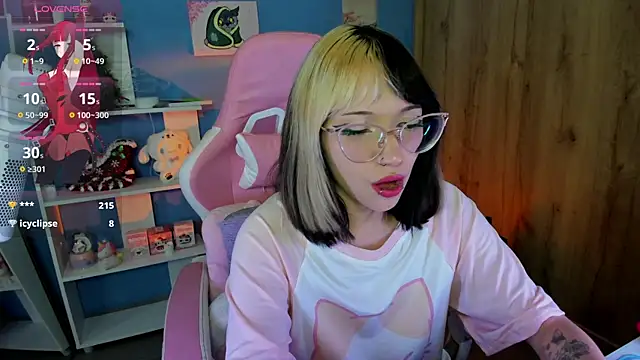 Snapshot of Artic_love chatting on 03-13-25, 09:43 Artic love online show from 03-13-25, 09:43