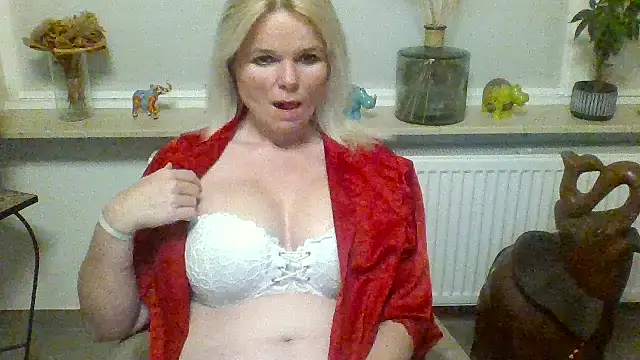 Snapshot of clwm chatting on 01-16-26, 06:45 clwm online show from 01-16-26, 06:45