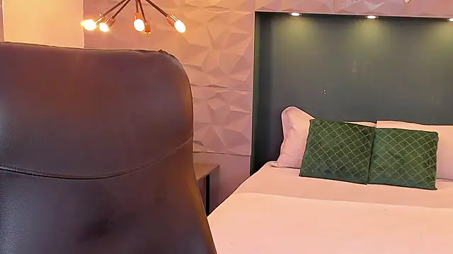 Victoria romanox online show from 03-15-25, 08:21