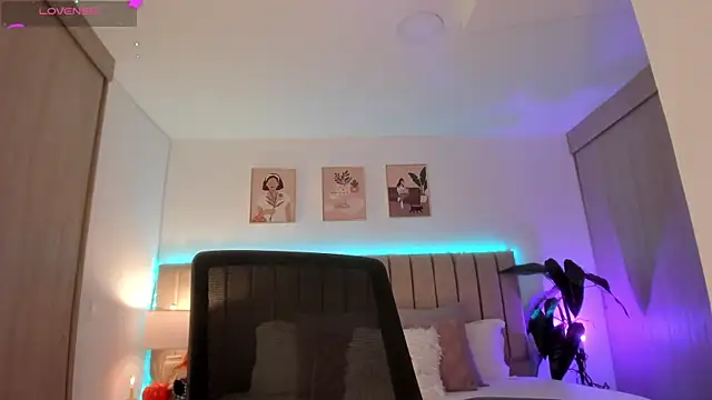 Victoria romanox online show from 10-12-25, 01:43