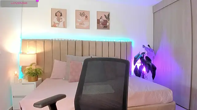 Victoria romanox online show from 11-18-25, 05:28