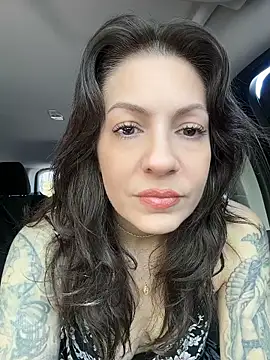Snapshot of BeautifulMesss chatting on 04-24-26, 04:09 BeautifulMesss online show from 04-24-26, 04:09