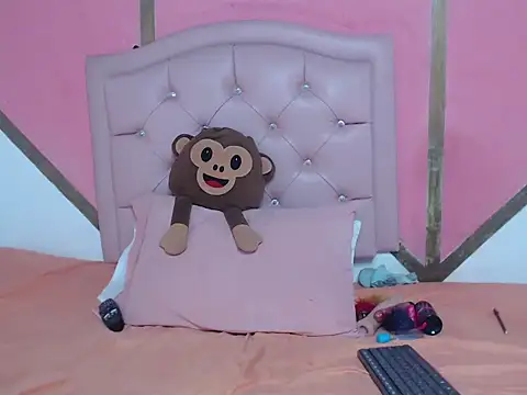 Madeline Woods online show from 10-13-25, 02:50