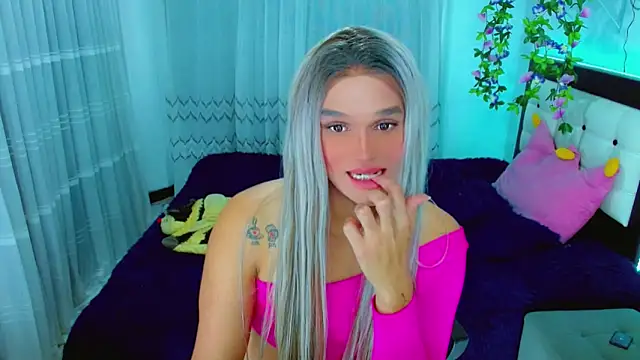 Snapshot of TaylorMon chatting on 03-09-26, 06:45 TaylorMon online show from 03-09-26, 06:45