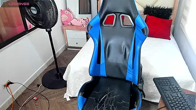 Snapshot of Backsex_boy chatting on 10-04-25, 01:53 Backsex boy online show from 10-04-25, 01:53