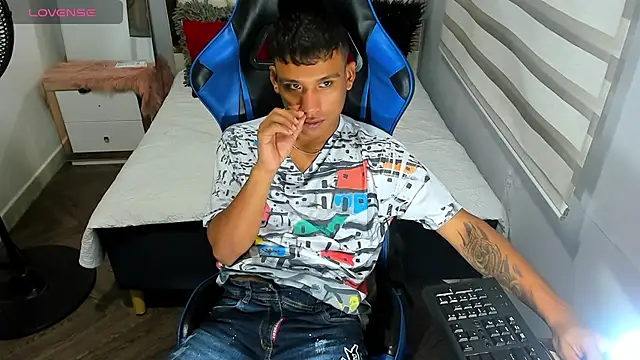 Snapshot of Backsex_boy chatting on 10-12-25, 09:41 Backsex boy online show from 10-12-25, 09:41